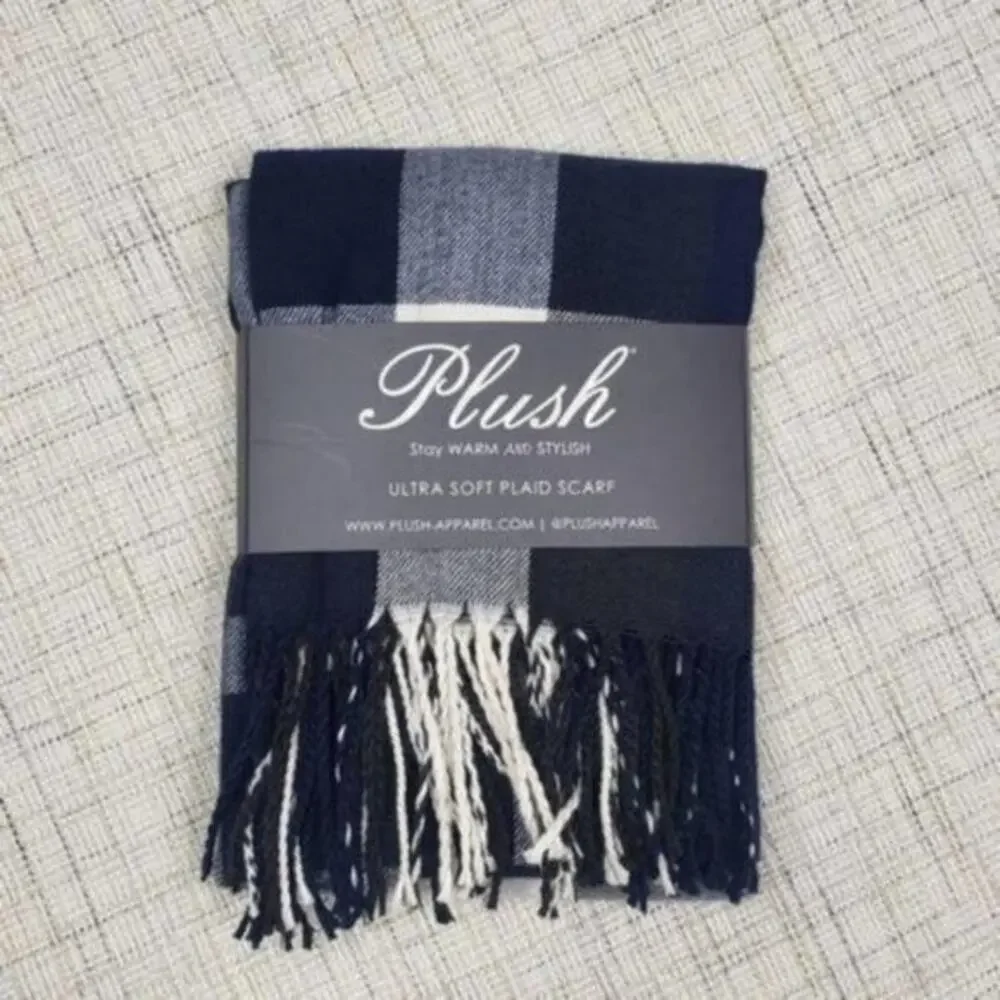 NWT Plush Ultra Soft Plaid Scarf Navy‎ One Size OS